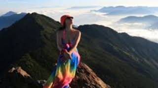 Muere Gigi Wu La Escaladora En Bikini Tras Caer En Una Grieta En Una Montaña En Taiwán [upl. by Tnairb]