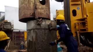 Hydraulic piling rig  Installation of a Casing pipe [upl. by Dahs]