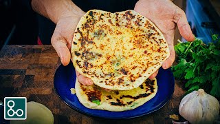 Recette facile et presque express de Naan au fromage à lail aux herbes  YouCookCuisine [upl. by Dnomhcir]