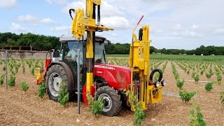 Enfoncepieux viticole entre roues avec enfoncepointerolle à lavant [upl. by Lrat]