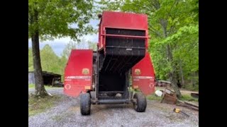 Checking over the Round Balers New Idea 483 and Massey Ferguson 1745 [upl. by Nolava]