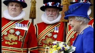 Queen hands out Maundy money at Christ Church Cathedral in Oxford [upl. by Uhayile]