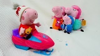 Familie Wutz fährt in die Alpen  Spielspaß mit Peppa Wutz [upl. by Nillok762]