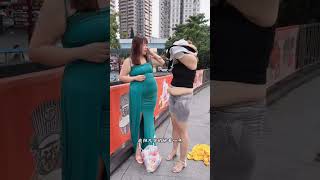 This girl changes clothes on the street🙄quotyoutubeshorts [upl. by Adnalahs]