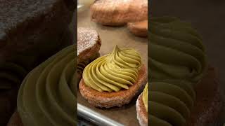 마카롱 친구 쫀득한 머랭으로 만드는 피스타치오 다쿠아즈 만드는 과정 보기  Making delicious pistachio dacquoise in korean bakery [upl. by Anahsar75]