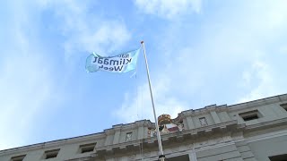 Klimaatvlag gehesen voor Deventer Stadhuis quotDaar hebben we dus hoge verwachtingen vanquot [upl. by Ylesara995]