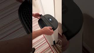 Using the handle on a meaco dry 25l arete one dehumidifier  air purifier [upl. by Asira21]