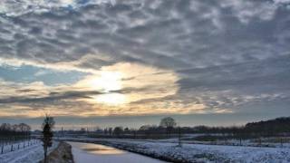 Weerbericht maandagochtend Koud en zon [upl. by Yeslehc170]