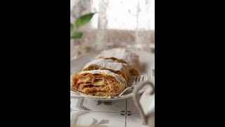 Apfelstrudel Rezept einfach [upl. by Kassaraba]