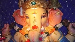 Ganpati Aanayala Vaat Majhi Bagtoy Rikshawala  Ganpati Marathi Devotional Song [upl. by Esekram511]