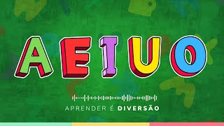 VOGAIS A E I O U – VÍDEO EDUCATIVO PARA APRENDER AS VOGAIS 🎶 [upl. by Htrow]