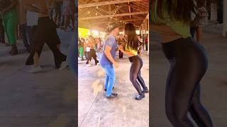 VAQUEIRO NA SOLA DA BOTA FAZENDO A POEIRA SUBIR COM SUA PARCEIRA dança piseiro musica [upl. by Ahsinet678]