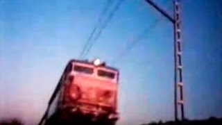 1987 RENFE  Mejora tu tren de vida  Publicidad España Comercial Anuncio Tren [upl. by Karissa790]