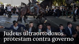 Judeus ultraortodoxos bloqueiam estrada contra convocação para Exército [upl. by Hacim962]