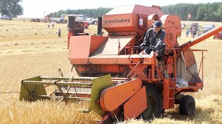 Dronningborg D900 on duty in the field harvesting Barley in the 2021 amp 2022 Harvest season [upl. by Anikehs915]