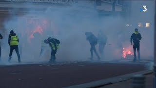 Scènes de guérilla dans les rues de Rouen [upl. by Suu]