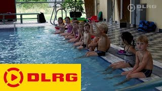 Die DLRG Schwimmausbildung  Anfängerschwimmkurs [upl. by Laehcim620]