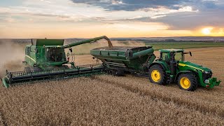 John Deere Harvest  2x John Deere T670i Hillmaster  John Deere 8R410 amp Elmers Haul Master 1300 [upl. by Lebbie650]