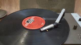 Playing Namak Halaal  Jawani Janeman Haseen Dilruba  Asha Bhosle on vintage electric Phonograph [upl. by Dragone]