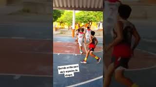 Esta es una de las jugadas que debe conocer todo alero o movedor en el basquetbol [upl. by Burris]