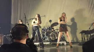 HAIM Las Vegas One More HAIM Tour “I know Alone” Dance 2 [upl. by Dloraj]