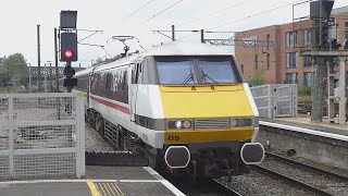 LNER 225 arrives at York 1524 [upl. by Cathleen401]