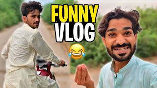 Akhir Q awais Bike sy utar gaya 😂😝pakistani New Funny Vlog on bike  one the road [upl. by Yehudit153]