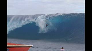 Kelly Slaters near death wipeout at Teahupoo [upl. by Maddi]