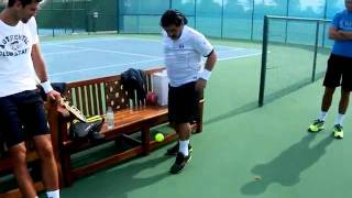 Maradona impresiona a Djokovic dominando pelota de tenis [upl. by Relluf]