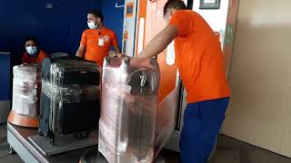 Packing lagage 23SAR king khalid international airport KSA SaudiArabia [upl. by Downall]