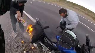 Moto con Alforjas  se prende fuego [upl. by Rochus]