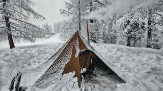 Sommerso dalla neve Notte in tenda con stufa a legna [upl. by Harret901]