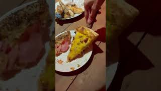 Pizza de carbonara no Depot Medieval [upl. by Eadrahc]