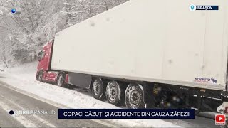 Stirile Kanal D  Copaci cazuti si accidente din cauza zapezii  Editie de seara [upl. by Oilalue557]