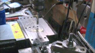 vidéo perçage et taraudage HBM45 CNC [upl. by Yclehc800]