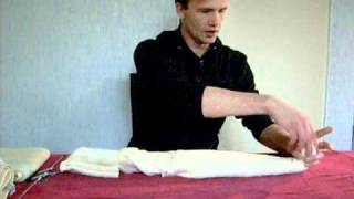 How to fold a towel animal  Schoonmaaktips  Handdoeken vouwen Zwaan part1 [upl. by Ycul219]