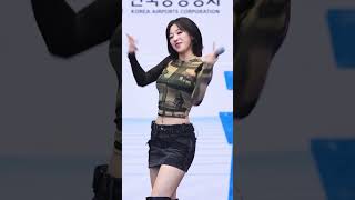 Tightfitting top H1KEY Riina fancam kpop [upl. by Mauretta]