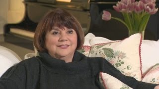 Linda Ronstadt Reveals What Life Is Like After Singing Silenced By Parkinsons Disease [upl. by Bendick]