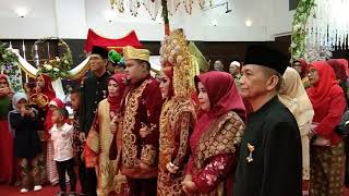 Rang Sikumbang Baralek Gadang  Resepsi Riski Ananda dengan Asih Astari [upl. by Annayek611]