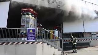 Lintervento dei vigili del fuoco allEsselunga di Sesto Fiorentino il video [upl. by Clere243]