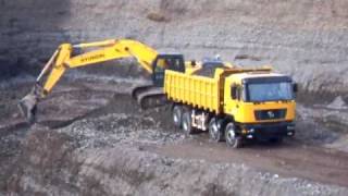 Excavadoras de Oruga Hyundai y camion Shacman [upl. by Clarey]