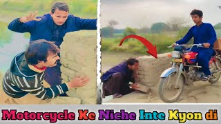 Motorcycle Ke Niche Inte Kyon di  New Amazing Funny Video 2024 funnyvideos [upl. by Kinemod]