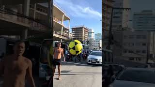 Altinha no sinal 🚦altinha shorts futebol [upl. by Day922]