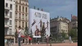 La pub Adidas pour lOL taguée par des militants antipub [upl. by Wie]