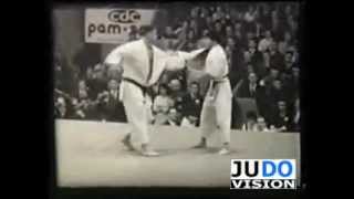 JUDO 1961 World Championships Koji Sone 曽根 康治 JPN  Anton Geesink NED [upl. by Anneiv517]