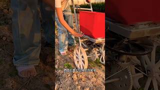 fertilizer spreader factory direct sales free shipping for oneviralvideo [upl. by Ettelracs]