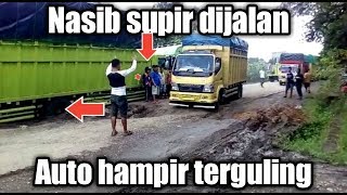 NASIB SIAL PENGEMUDI TRUCK HAMPIR TERGULING DIJALAN BERLUBANG [upl. by Ecinaj273]