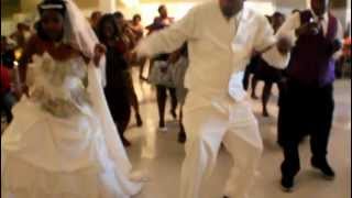 BEST WEDDING WOBBLE LINE DANCE BRIDE GROOM WEDDING GUEST [upl. by Nylirret157]