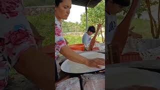 tradiciones tortillero tortilleria tortilla familia comidamexicana hijopródigo [upl. by Ahsinaw]