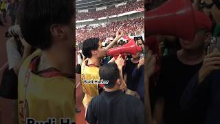 MOMEN KEVIN DIKS BERI SEMANGAT PARA SUPORTER DI GBK USAI INDONESIA DIKALAHKAN JEPANG [upl. by Bilak955]